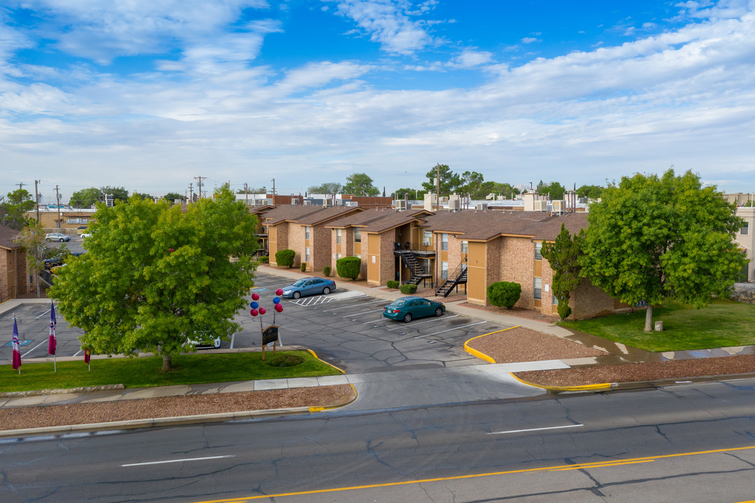 Las Gardenias in El Paso, TX - Building Photo