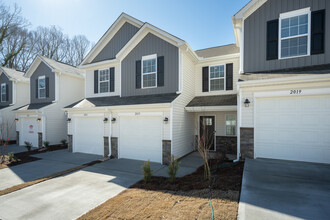 L Attitude 34 Dillard Creek in Greer, SC - Foto de edificio - Building Photo