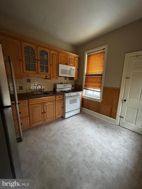 property at 2041 E Cambria St