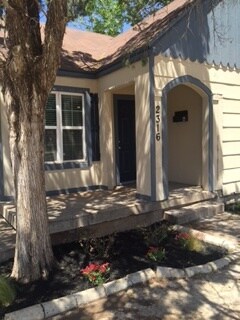 2316 20th St, Unit Main House (Front)- A in Lubbock, TX - Building Photo