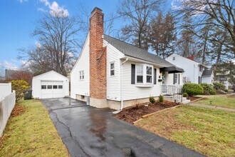 161 Maplewood Ave in West Hartford, CT - Building Photo - Building Photo