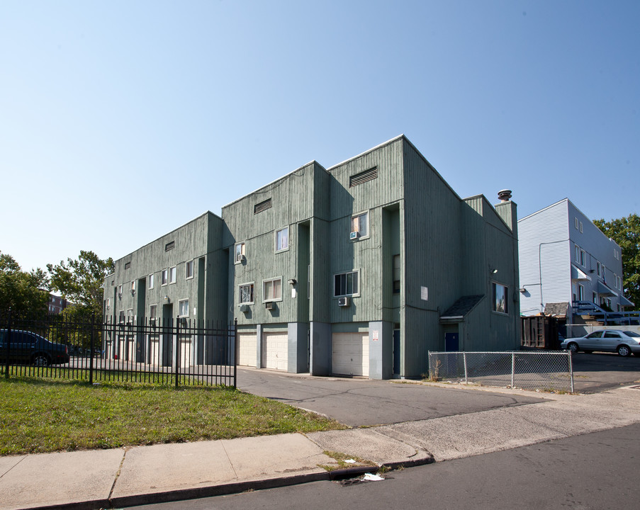 North Street Townhouses in New Britain, CT - Building Photo