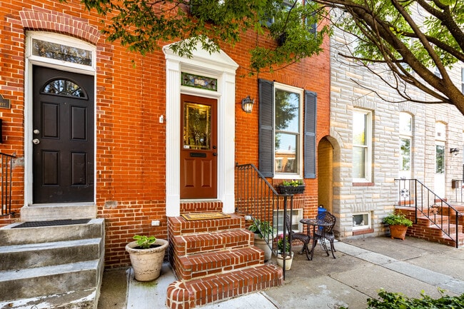 property at 903 S Potomac St