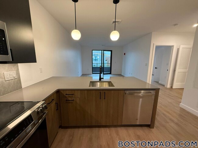 199 Gardner St in Boston, MA - Foto de edificio - Building Photo