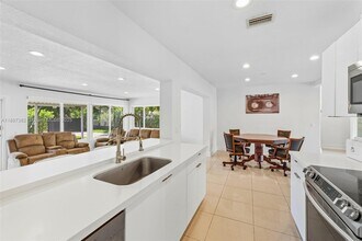 9425 N Miami Ave in Miami Shores, FL - Building Photo - Building Photo