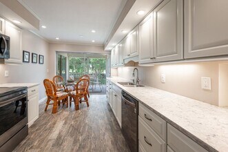 241 Palm River Blvd in Naples, FL - Foto de edificio - Building Photo