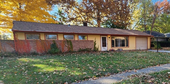 4705 Highcrest Rd in Rockford, IL - Building Photo - Building Photo