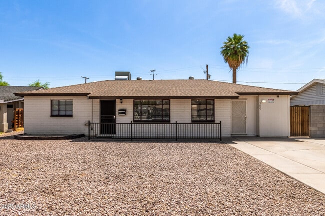 property at 5635 N 35th Dr