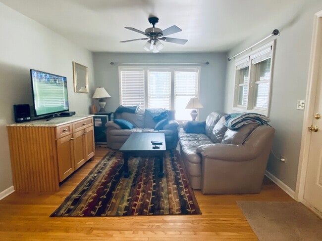 21 N Julian St in Naperville, IL - Building Photo - Building Photo