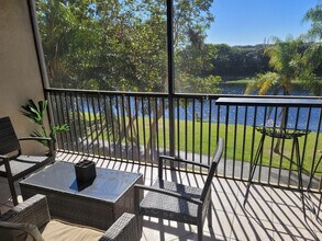 2200 S Cypress Bend Dr in Pompano Beach, FL - Building Photo - Building Photo