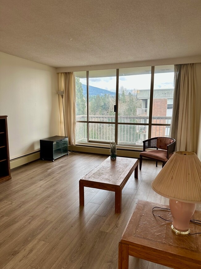 property at 2016 Fullerton Av