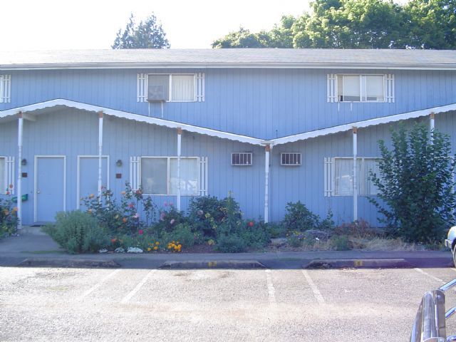 535 Birch St in Junction City, OR - Building Photo