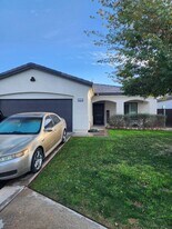 691 Diamond St in Imperial, CA - Building Photo