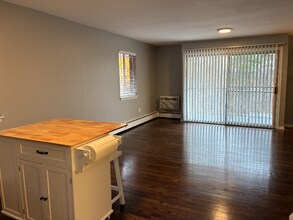 271 Main St in Farmington, CT - Foto de edificio - Building Photo