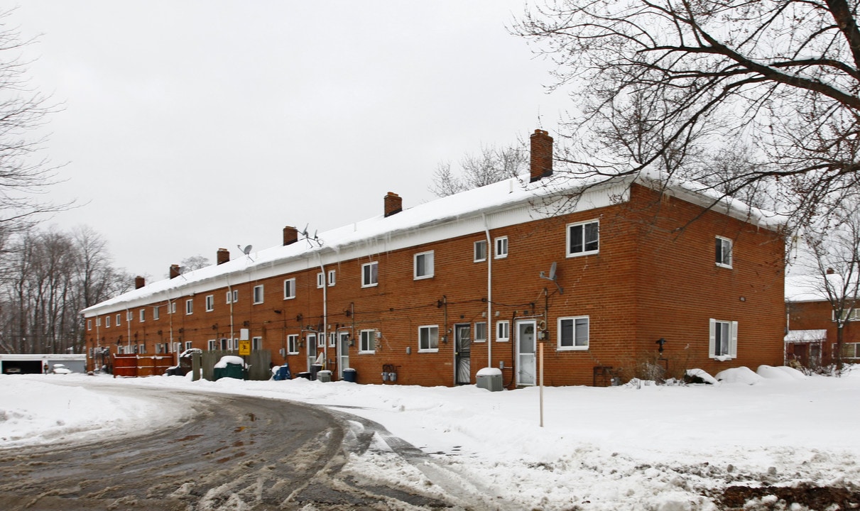 Miles Landing Townhomes in Warrensville Heights, OH - Building Photo