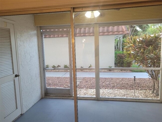8605 W Sample Rd, Unit 108 in Coral Springs, FL - Foto de edificio - Building Photo