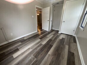 203 W Magnolia St in Versailles, MO - Building Photo - Building Photo