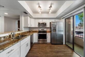 9445 N 94th Pl, Unit 212 in Scottsdale, AZ - Foto de edificio - Building Photo