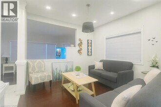 235 Pineland Ct in Waterloo, ON - Building Photo - Building Photo