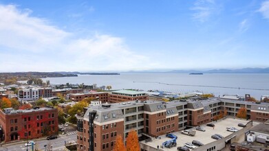 77 Residences in Burlington, VT - Foto de edificio - Building Photo