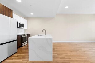 16 Taber St in Boston, MA - Building Photo