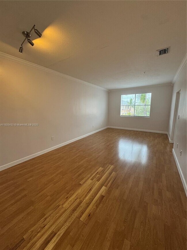 7080 NW 177th St in Hialeah, FL - Building Photo - Building Photo
