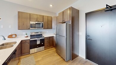 Hyslop at Memorial Village in Grand Forks, ND - Building Photo - Building Photo