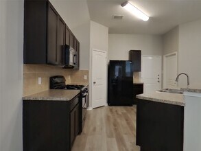 12850 Spruce Cir in Tomball, TX - Foto de edificio - Building Photo