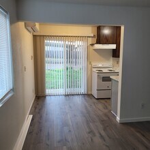 4523 Front St in Shasta Lake, CA - Foto de edificio - Building Photo