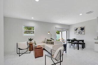 3868 Patio Ct in Lake Worth Beach, FL - Foto de edificio - Building Photo
