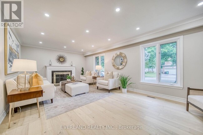 8 Elliotwood Ct