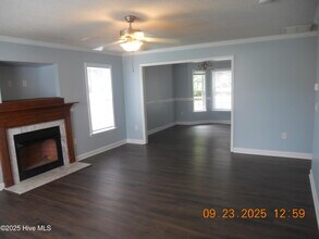 105 Spring Leaf Ln in Jacksonville, NC - Building Photo - Building Photo