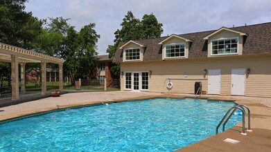 The Crescent at Lakeshore in Homewood, AL - Foto de edificio - Building Photo