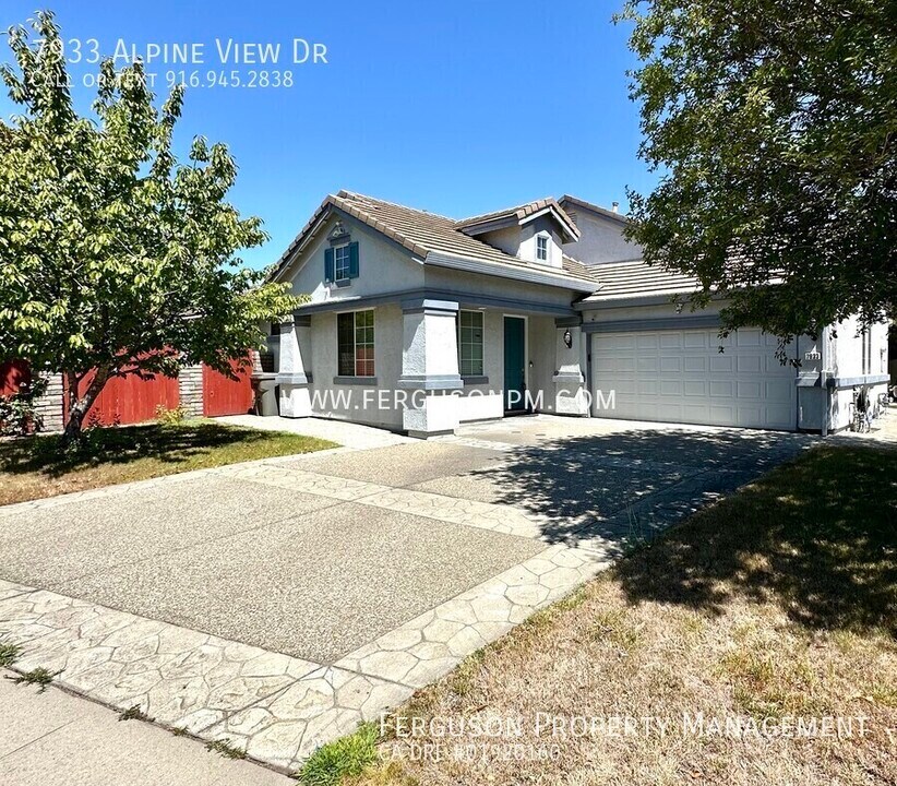 7933 Alpine View Dr in Roseville, CA - Foto de edificio
