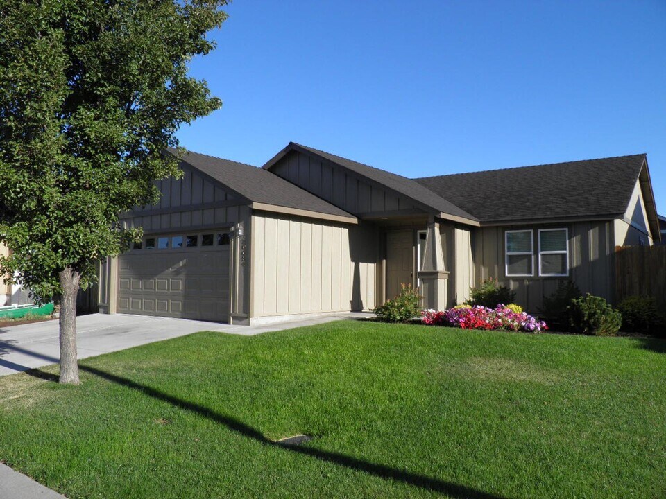 20054 Mt Faith Pl in Bend, OR - Building Photo