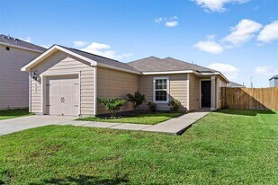 5807 Treasure Cove Rd in Baytown, TX - Building Photo
