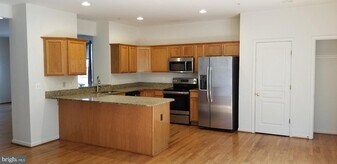 8784 Lincoln St in Savage, MD - Building Photo