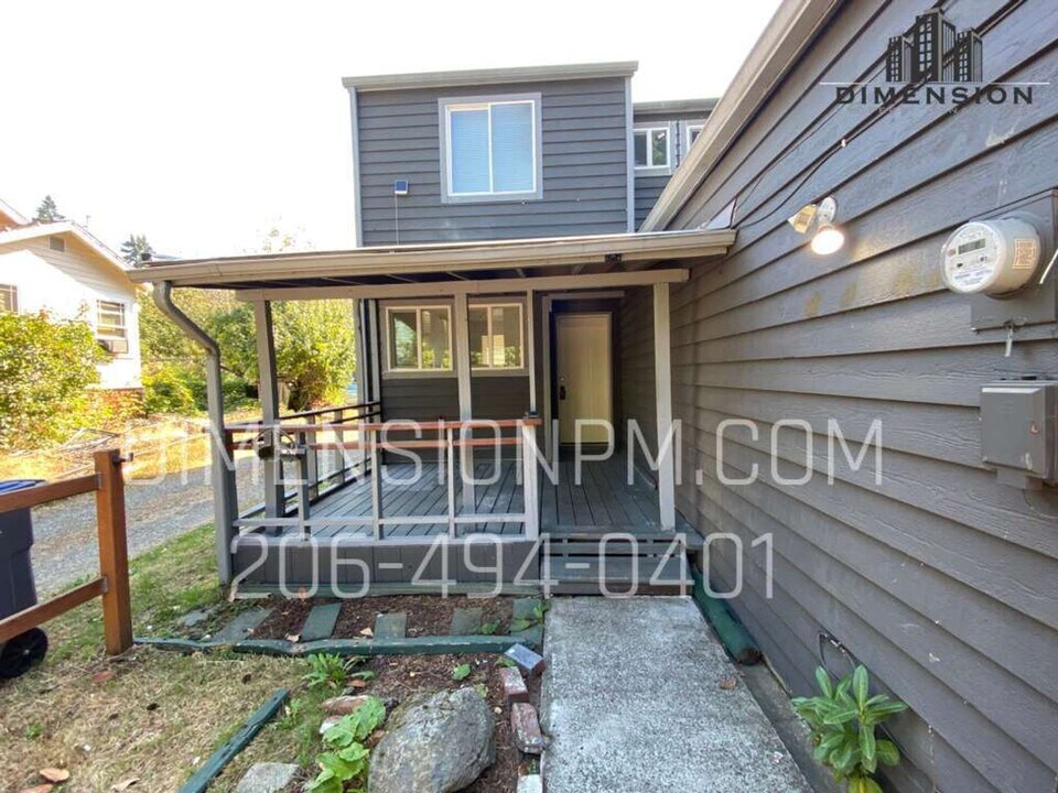 632 N Charleston Ave in Bremerton, WA - Building Photo