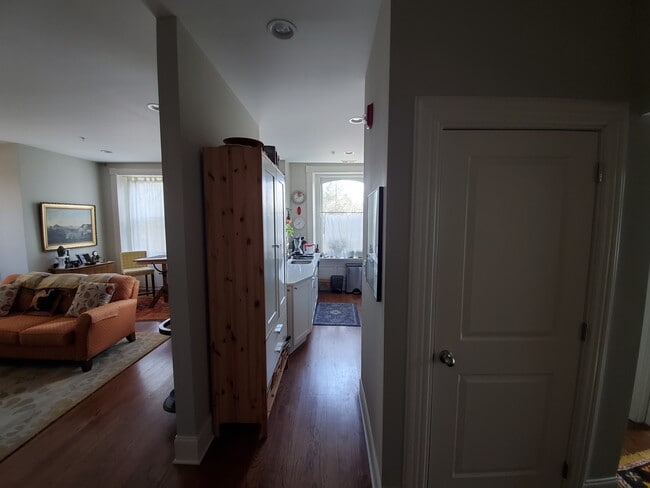 109 Carpenter Ln in Philadelphia, PA - Building Photo - Building Photo