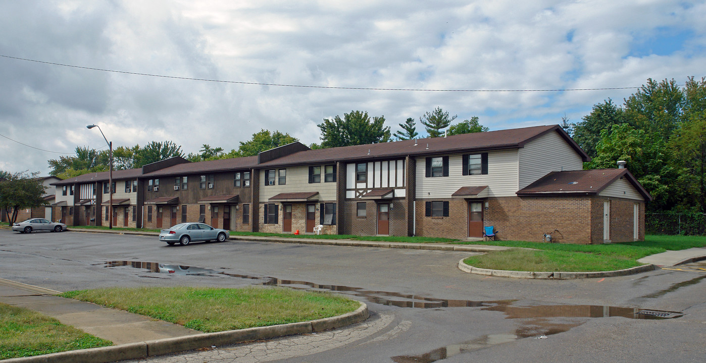 Olive Hills in Dayton, OH - Building Photo