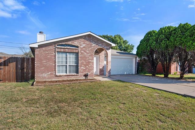 935 Packard Dr in Arlington, TX - Foto de edificio