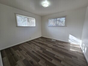 1800 NW Lynwood St in Roseburg, OR - Building Photo - Building Photo