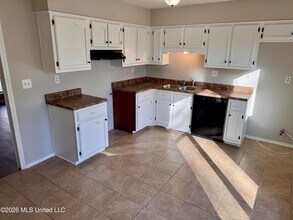 6440 Lynnfield Rd in Horn Lake, MS - Building Photo - Building Photo