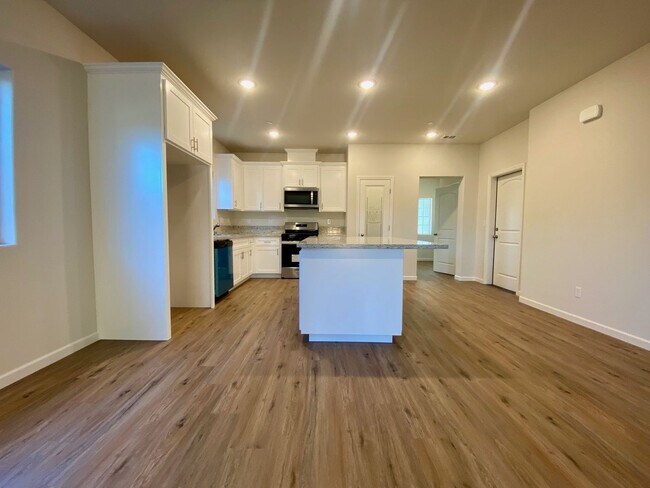 363 Oleander Dr in Chowchilla, CA - Building Photo - Building Photo