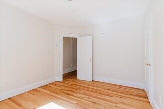 1680 Commonwealth Ave, Unit #2 in Boston, MA - Foto de edificio - Building Photo