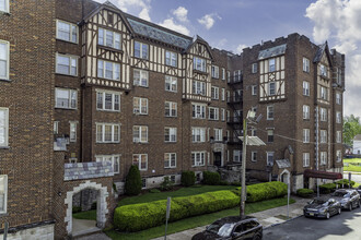 Tudor Court in Paterson, NJ - Building Photo - Building Photo