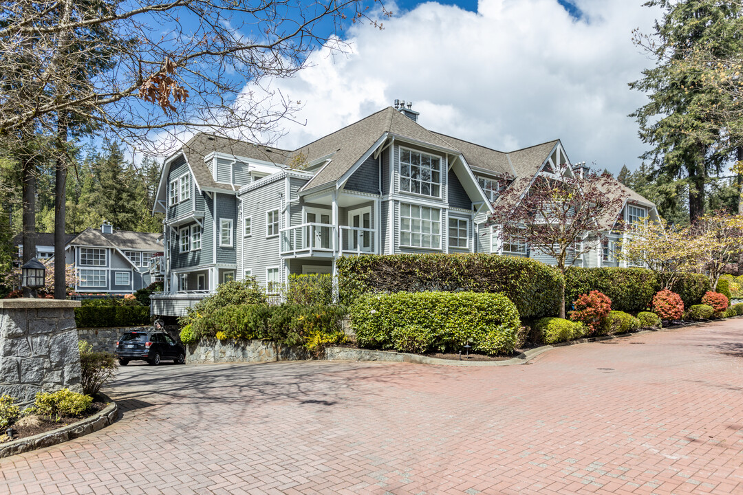 3383 Capilano Cres in North Vancouver, BC - Building Photo