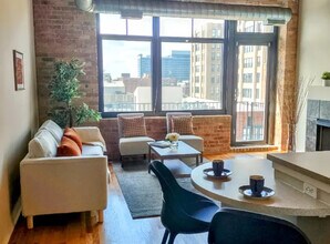 625 W Jackson Blvd, Unit 803 in Chicago, IL - Foto de edificio - Building Photo
