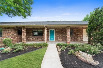 19125 Mueschke Rd in Tomball, TX - Building Photo - Building Photo
