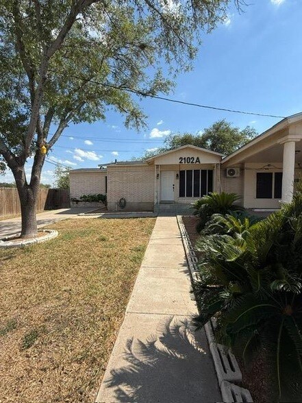 2101 Hillcrest Blvd, Unit 48-316 in Eagle Pass, TX - Building Photo